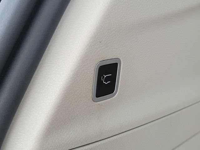 Used 2017 Chrysler Pacifica Touring-L Plus w/ Advanced Safetytec Group FWD image 27
