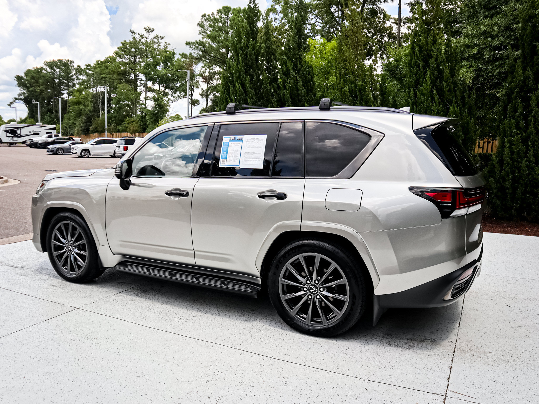 Used 2022 Lexus LX 600 4WD w/ Appearance Package image 7
