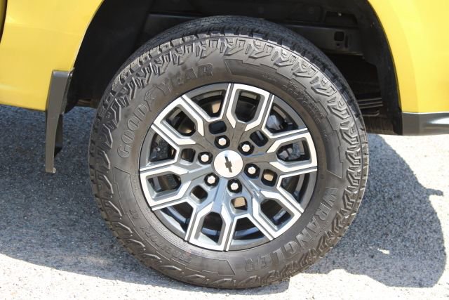Used 2023 Chevrolet Colorado Z71 w/ Z71 Convenience Package 2 AWD/4WD image 11