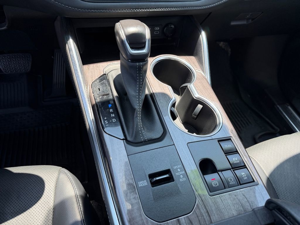 Used 2023 Toyota Highlander Platinum AWD/4WD image 28