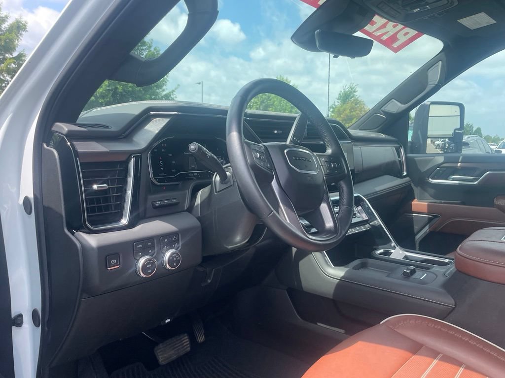 Used 2025 GMC Sierra 2500 Denali Ultimate AWD/4WD image 9