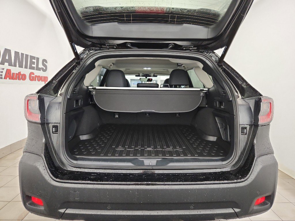 Certified 2025 Subaru Outback Onyx Edition AWD/4WD image 33