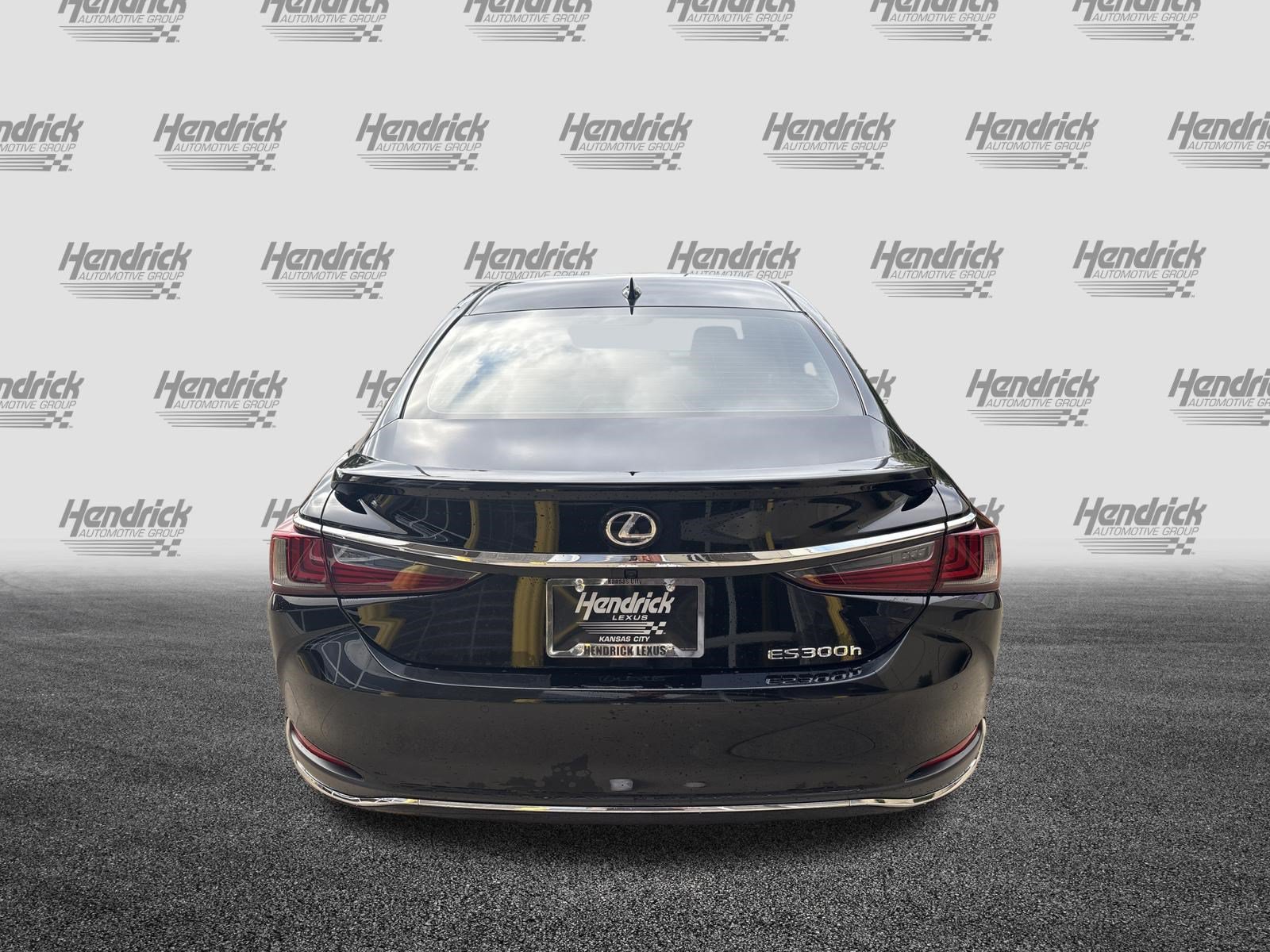 Used 2025 Lexus ES 300h w/ Luxury Package FWD image 9