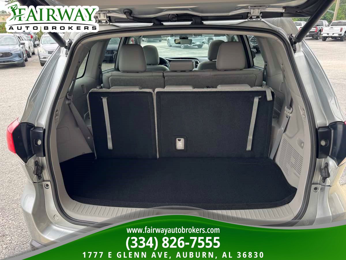 Used 2019 Toyota Highlander XLE FWD image 29