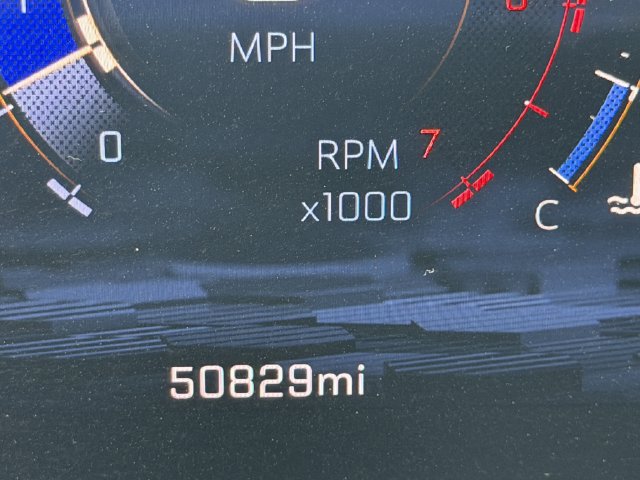 Used 2025 Chevrolet Suburban LT RWD image 35