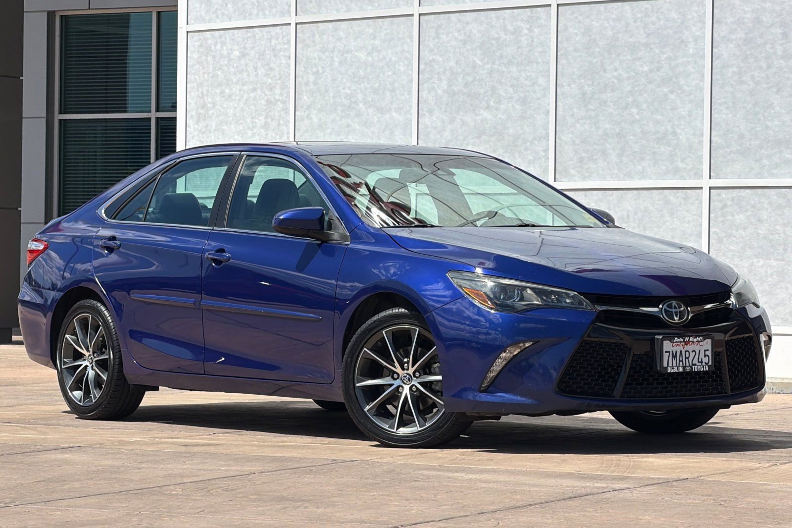 Used 2015 Toyota Camry XSE w/ Advanced Technology Package FWD video 2