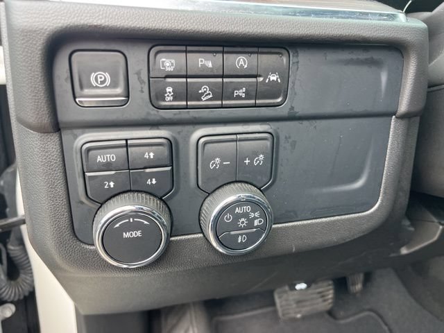 Used 2025 Chevrolet Suburban Z71 AWD/4WD image 18