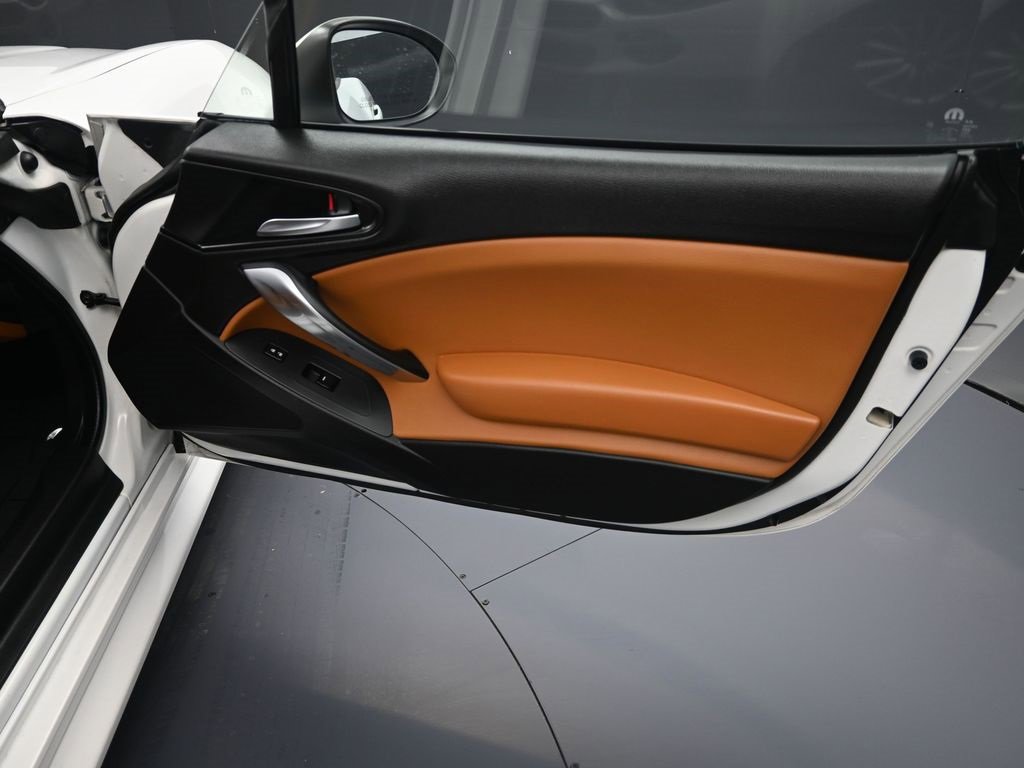 Used 2019 FIAT 124 Spider Lusso w/ Convenience Group image 28