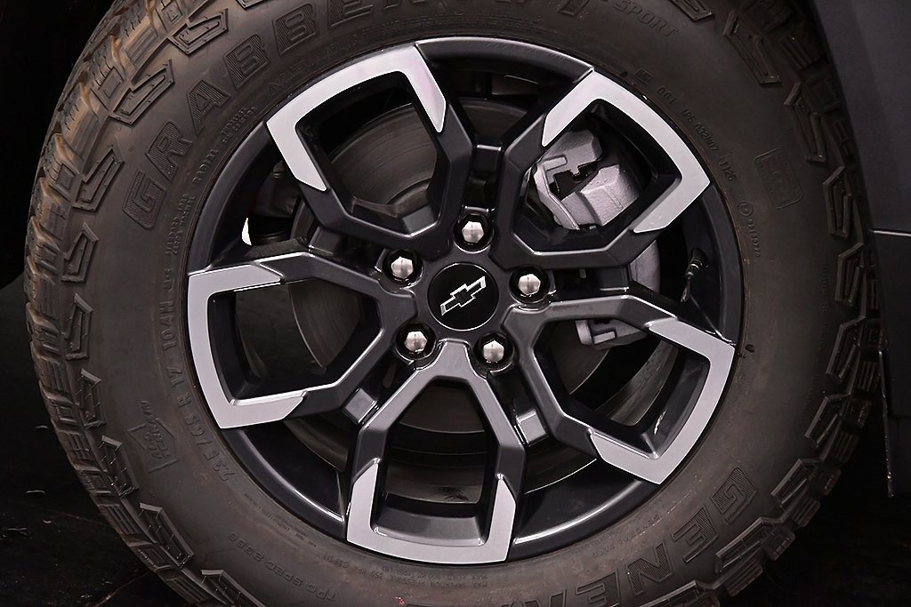 New 2026 Chevrolet Equinox ACTIV w/ Convenience Package III image 9