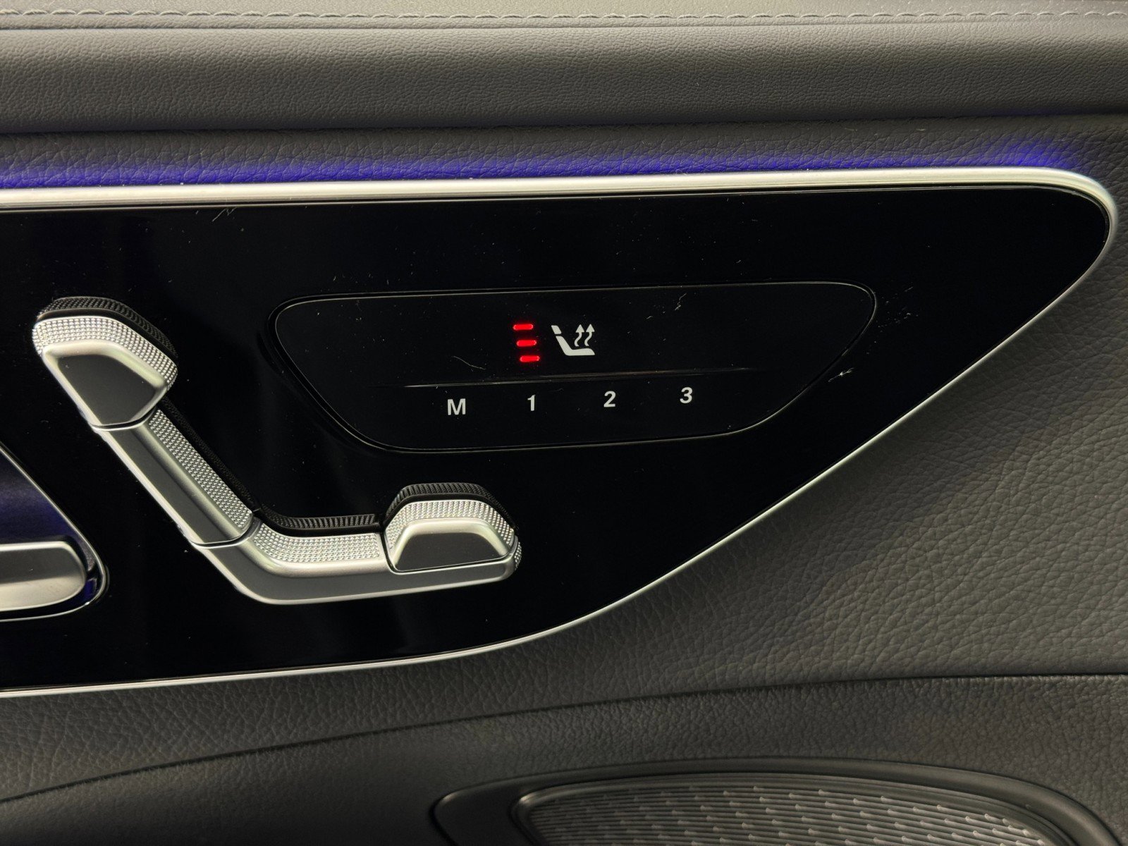 Used 2022 Mercedes-Benz C 300 Sedan w/ AMG Line w/ Night Package image 18