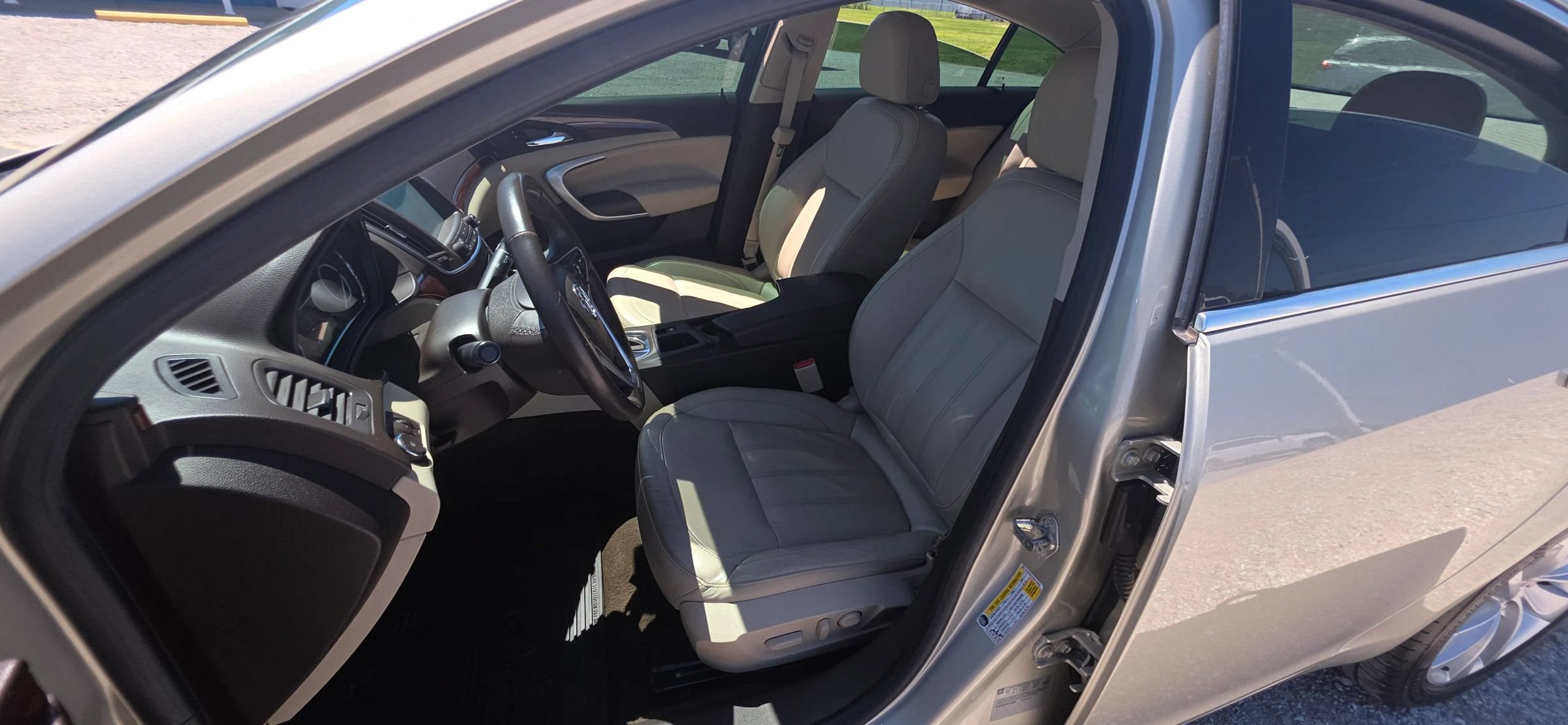 Used 2016 Buick Regal FWD image 9