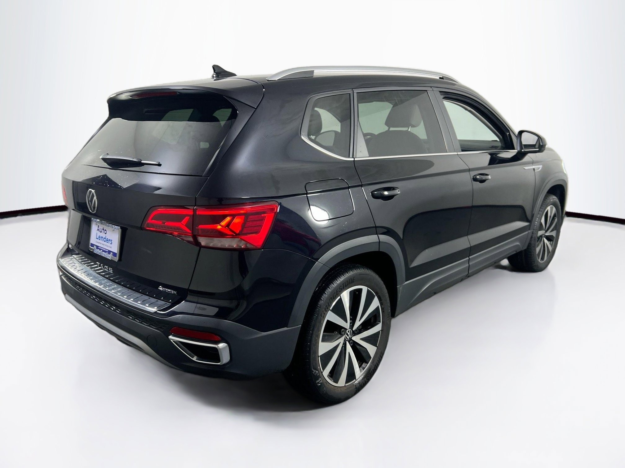 Used 2023 Volkswagen Taos SE AWD/4WD image 5