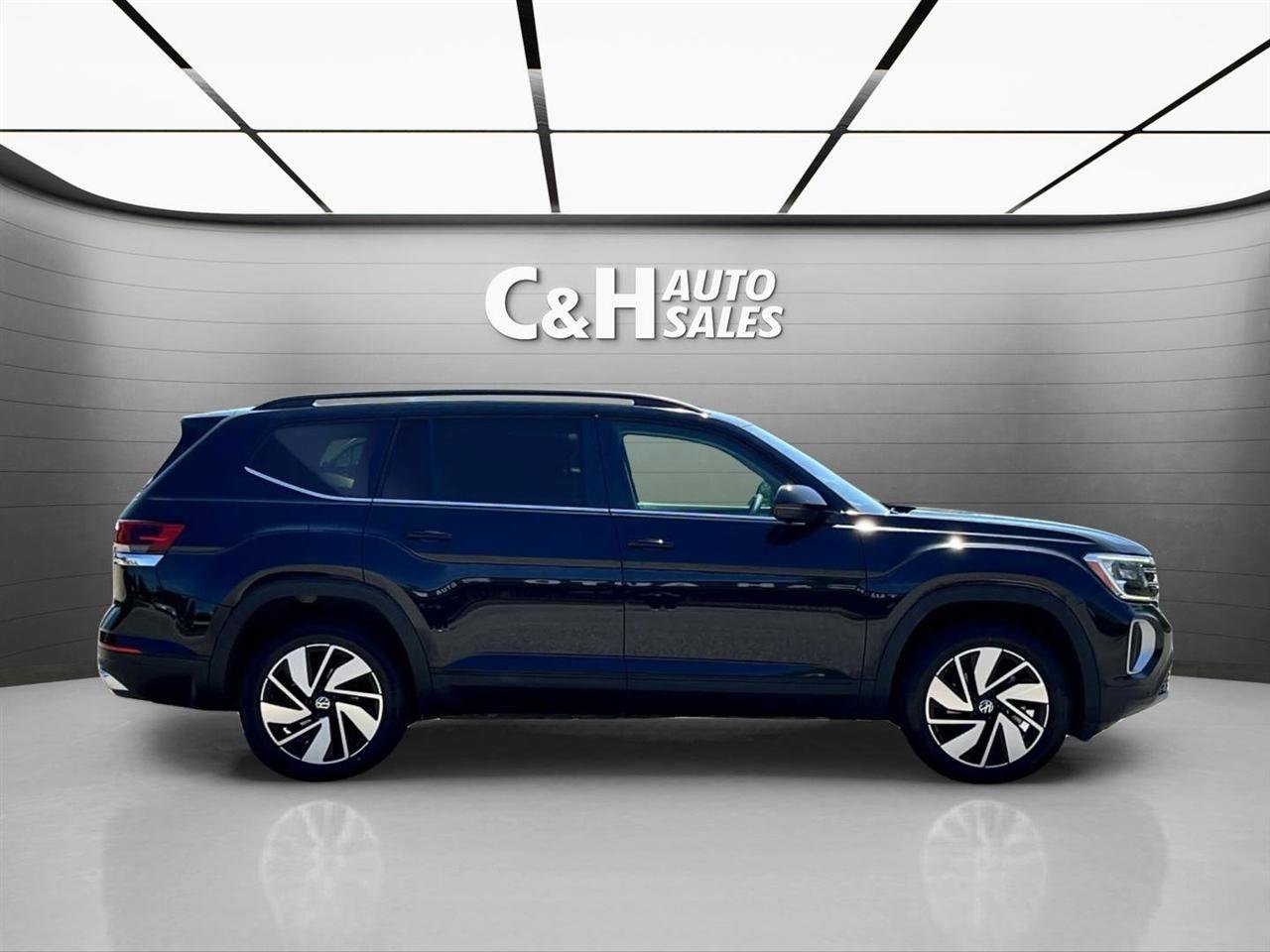 Used 2025 Volkswagen Atlas SE FWD image 7