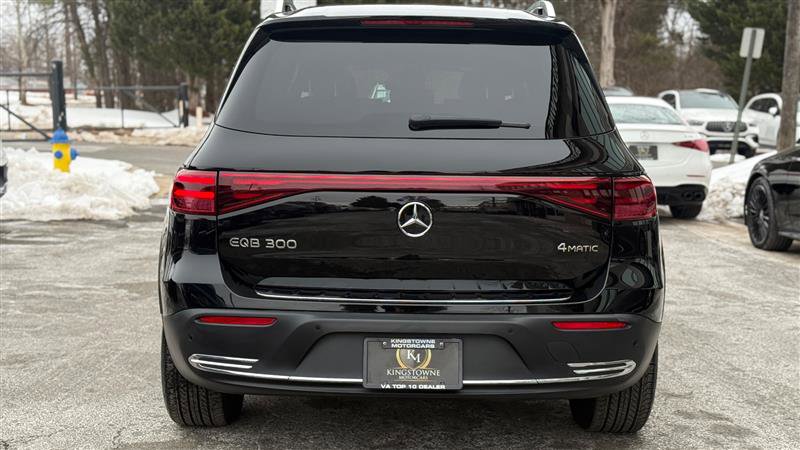Used 2024 Mercedes-Benz EQB 300 4MATIC w/ Winter Package image 4