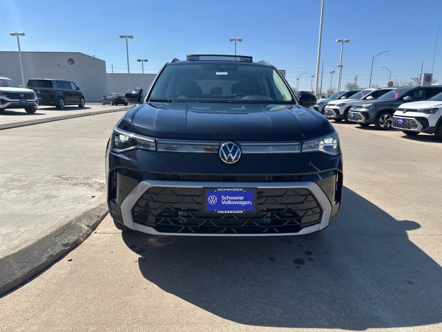 New 2025 Volkswagen Taos SEL image 4