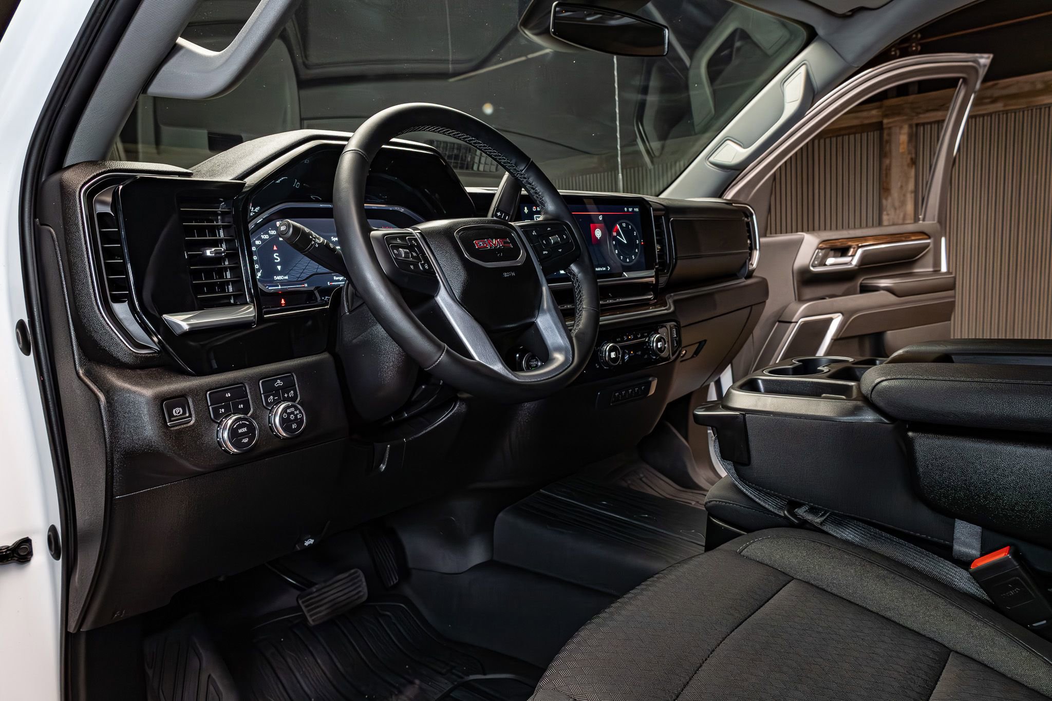 Used 2024 GMC Sierra 2500 SLE w/ SLE Convenience Package image 13