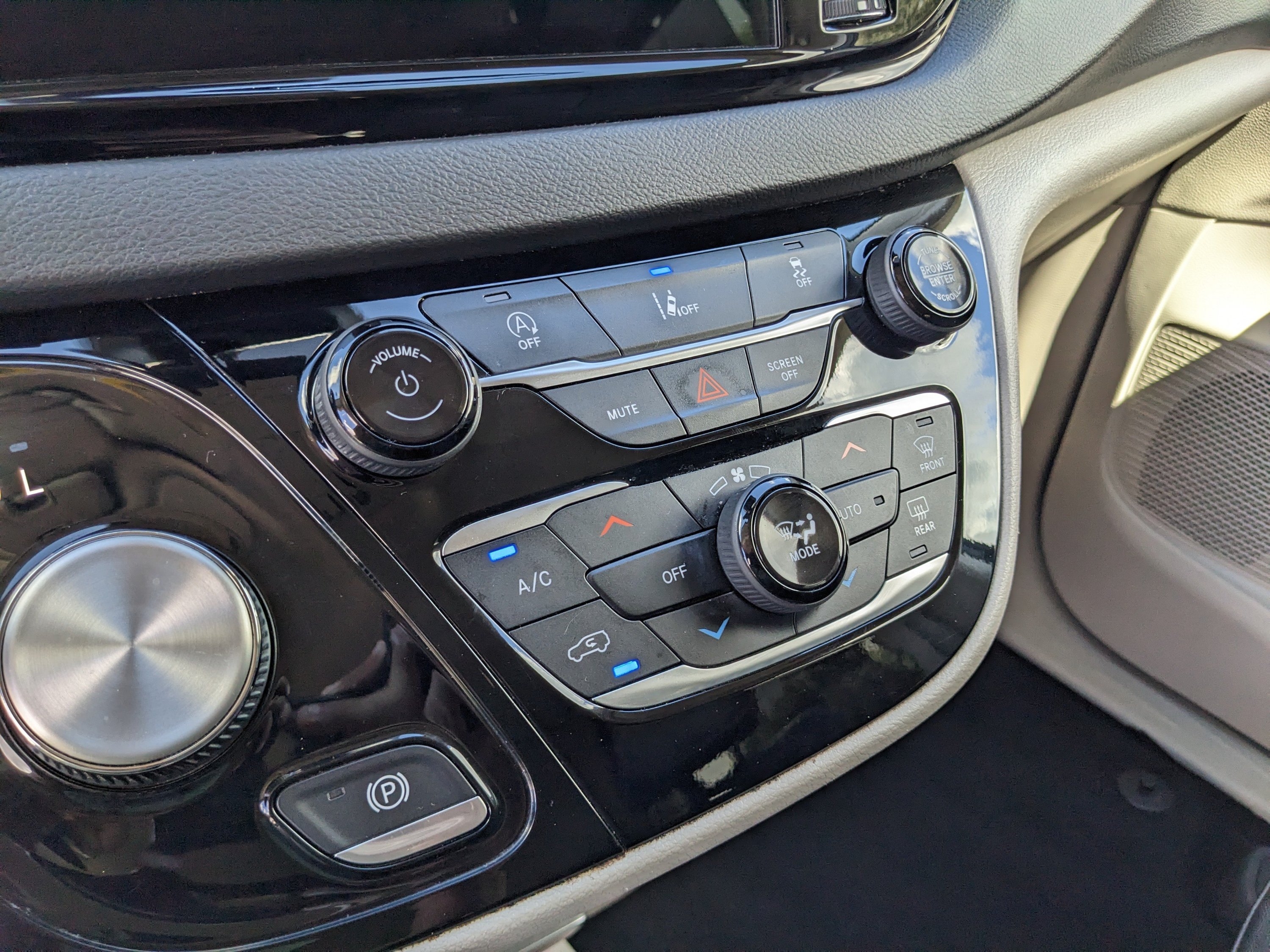 Used 2022 Chrysler Pacifica Touring-L FWD image 26