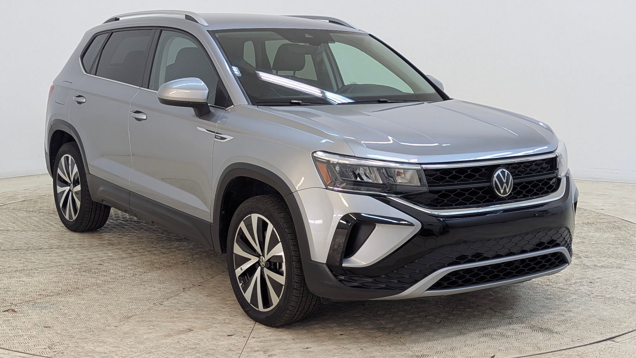 Used 2024 Volkswagen Taos SE image 7
