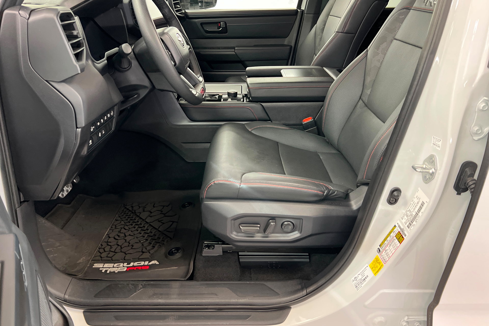 Used 2025 Toyota Sequoia TRD Pro AWD/4WD image 18