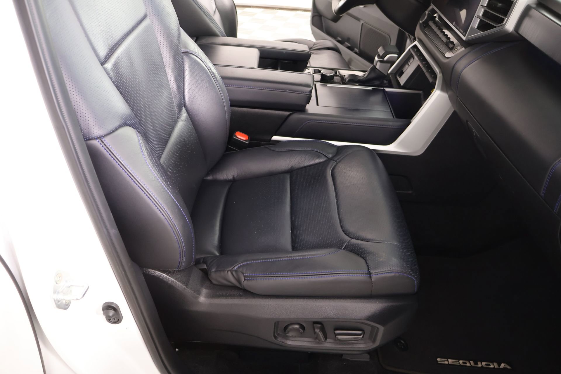 Used 2024 Toyota Sequoia Platinum AWD/4WD image 14