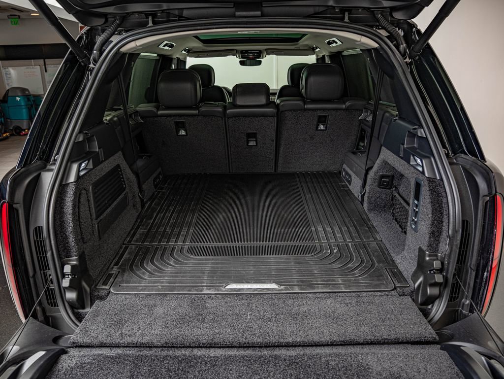 Certified 2025 Land Rover Range Rover Long Wheelbase SE AWD/4WD image 36