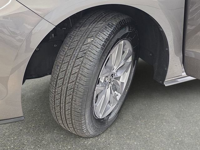 Certified 2024 Toyota Sienna XLE FWD image 29
