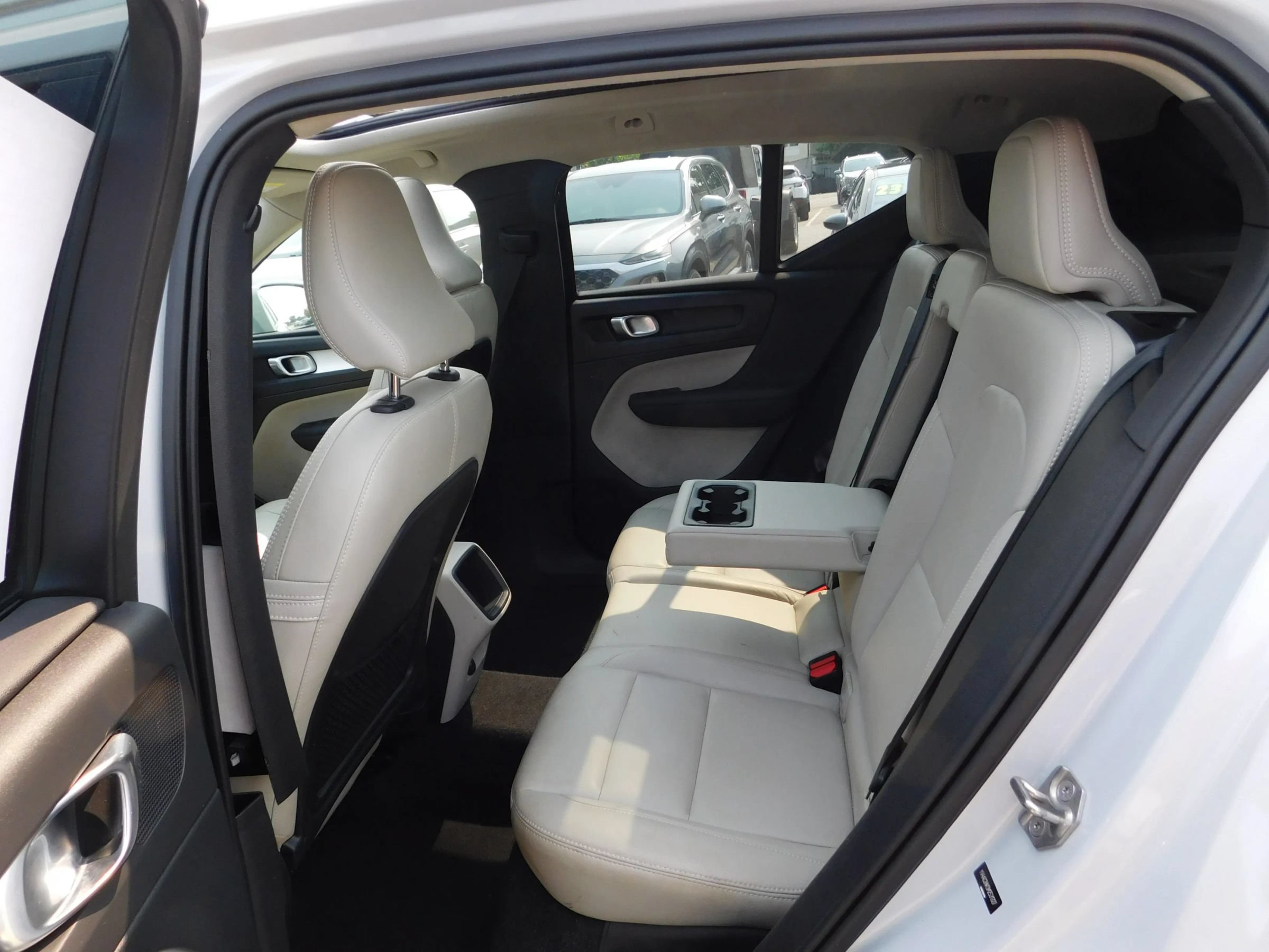 Used 2021 Volvo XC40 T4 Momentum FWD image 13