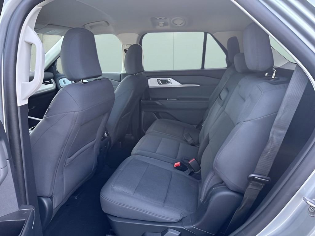 Used 2025 Ford Explorer Active AWD/4WD image 17