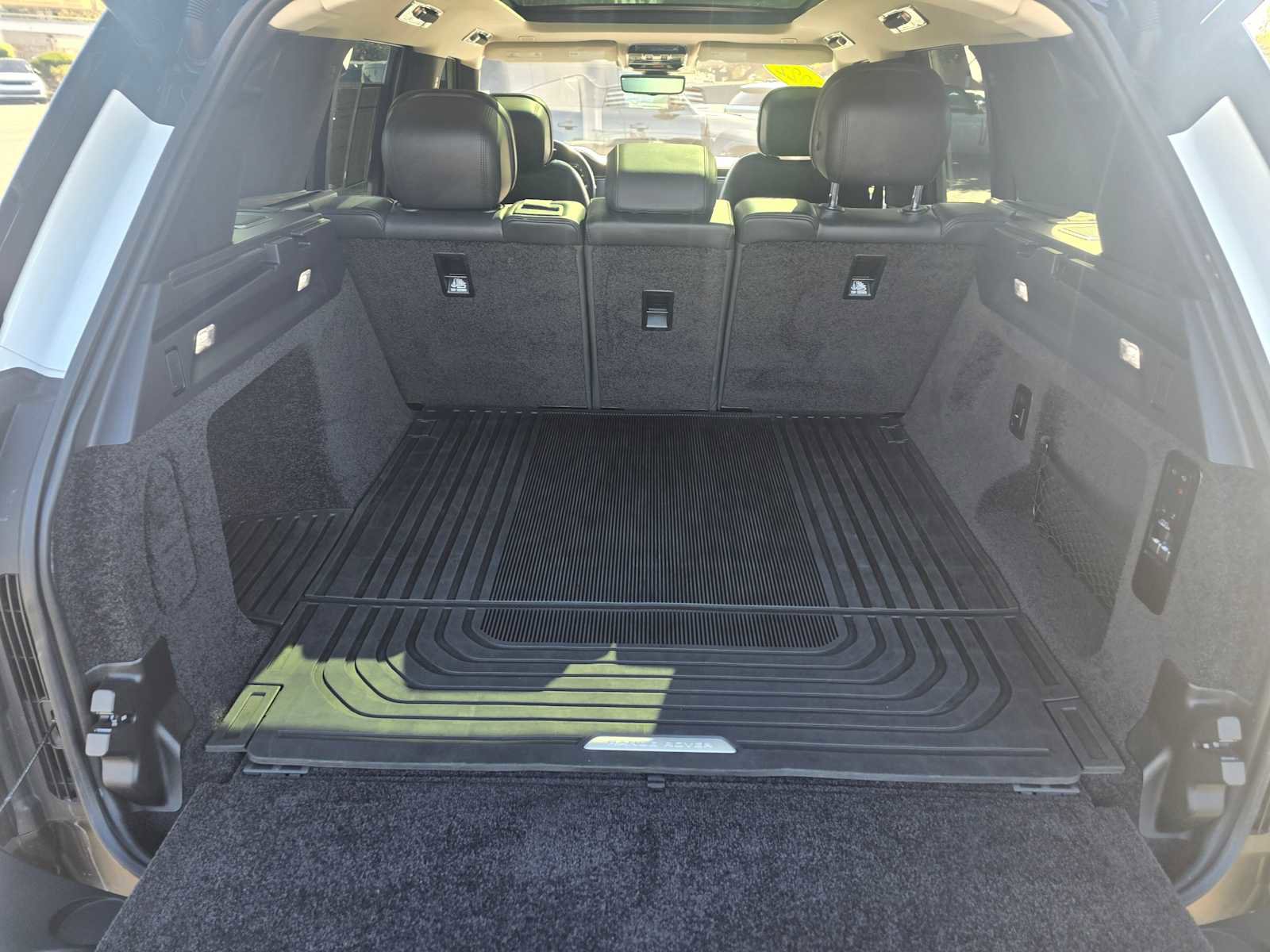 Used 2022 Land Rover Range Rover SE image 17