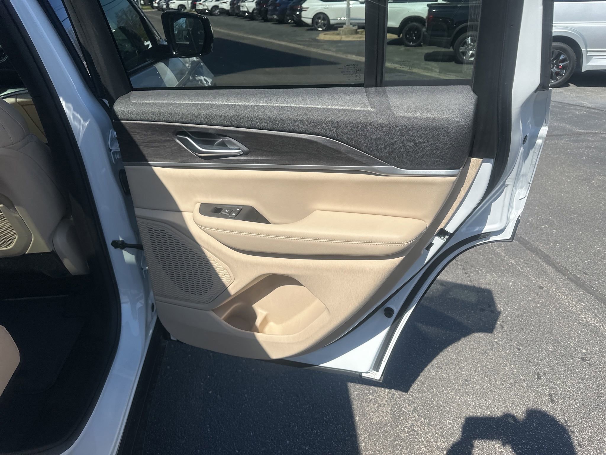 Used 2023 Jeep Grand Cherokee Limited image 15