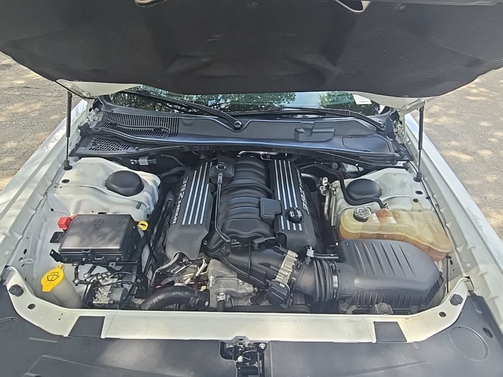 Used 2016 Dodge Challenger SRT w/ Technology Group RWD image 39