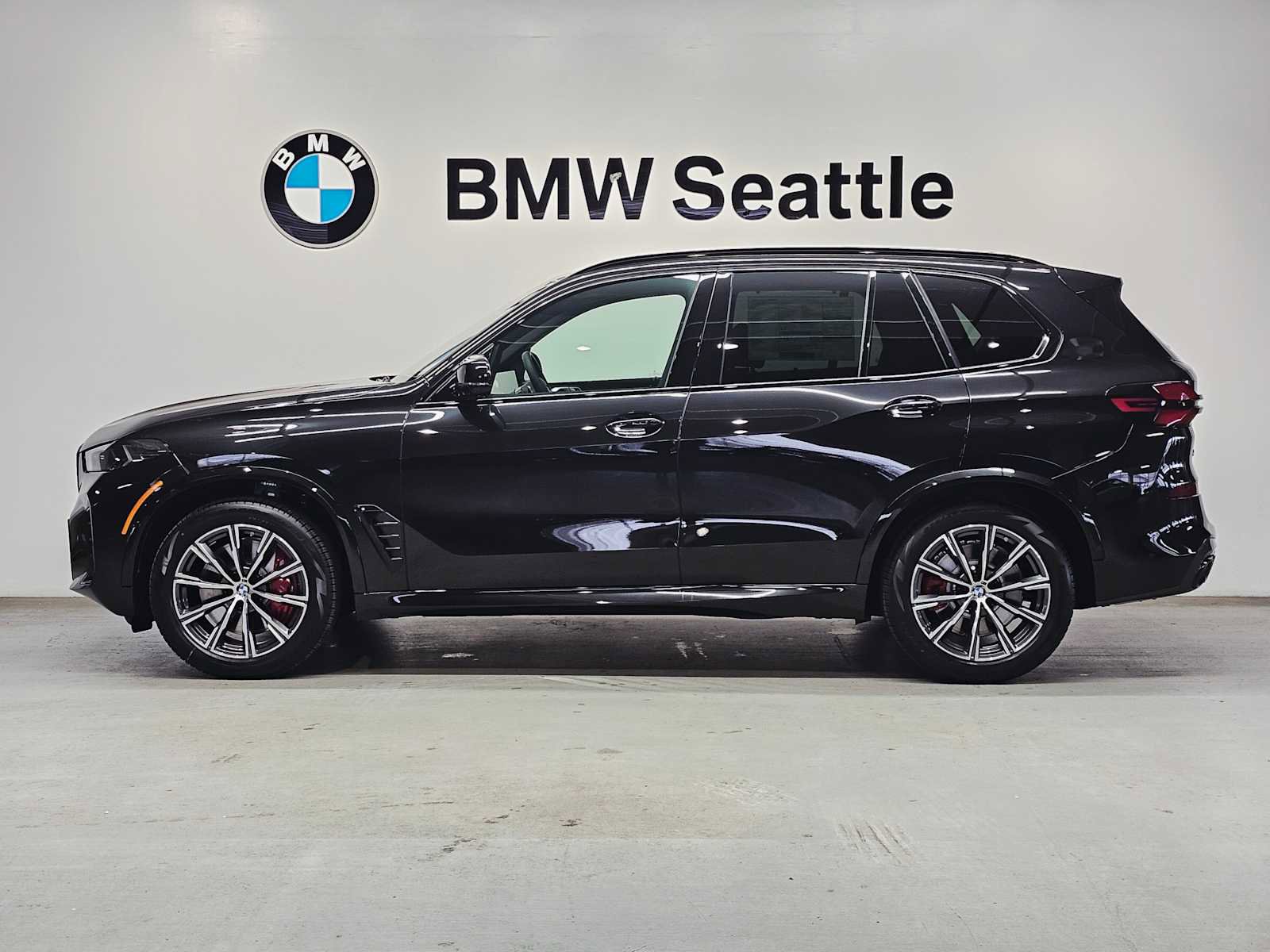 New 2026 BMW X5 M60i image 3