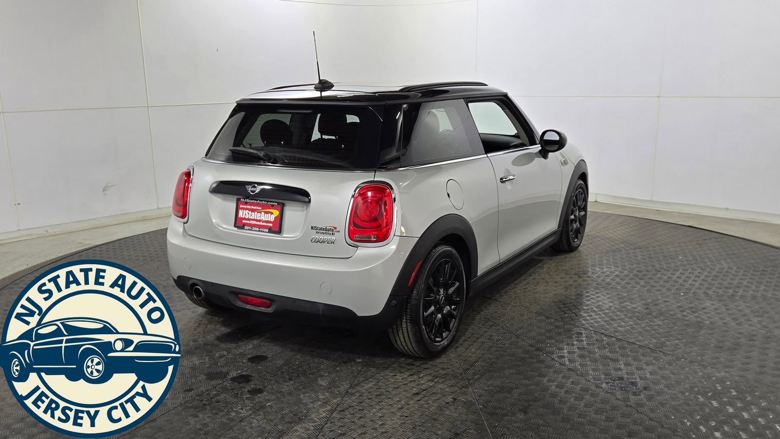 Used 2019 MINI Cooper 2-Door Hardtop FWD image 6