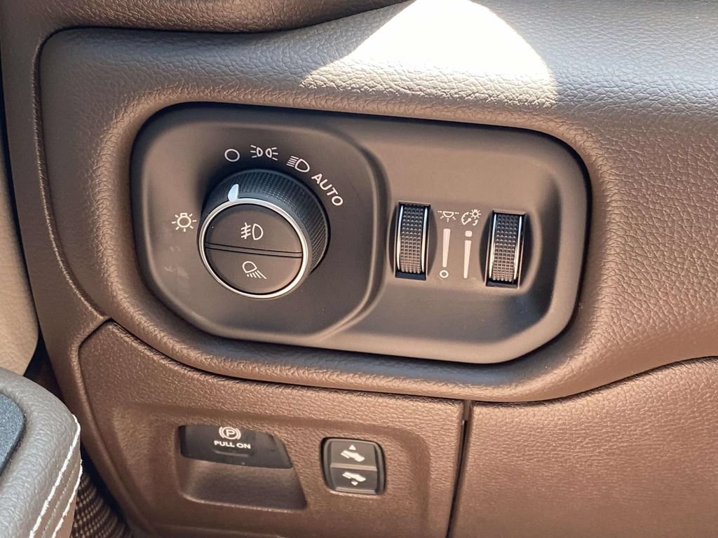 New 2026 RAM 1500 Laramie w/ Chrome Appearance Group AWD/4WD image 30