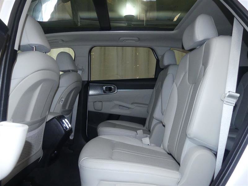 Used 2023 Kia Sorento SX image 26