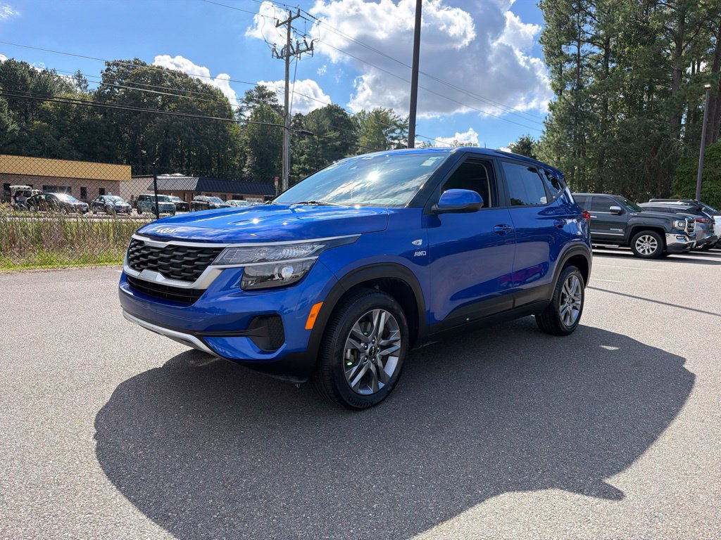 Certified 2023 Kia Seltos LX AWD/4WD image 2