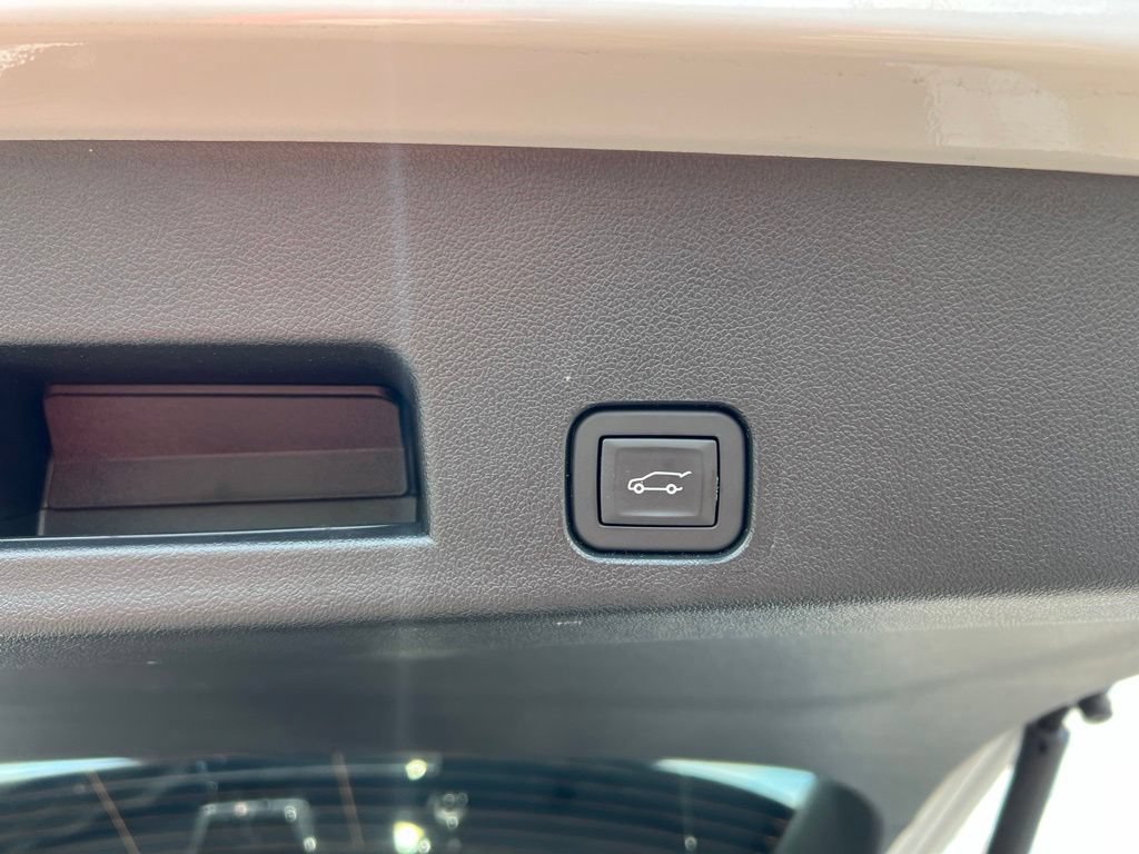 Used 2026 Chevrolet Traverse LT w/ Driver Confidence Package FWD image 35