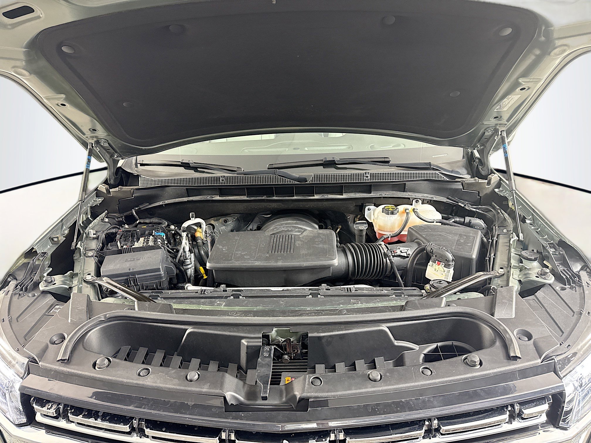 Used 2024 Chevrolet Suburban LT RWD image 39