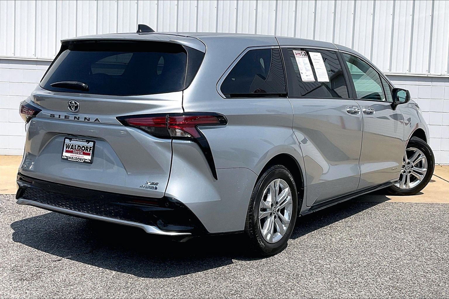 Used 2021 Toyota Sienna XSE AWD/4WD image 17