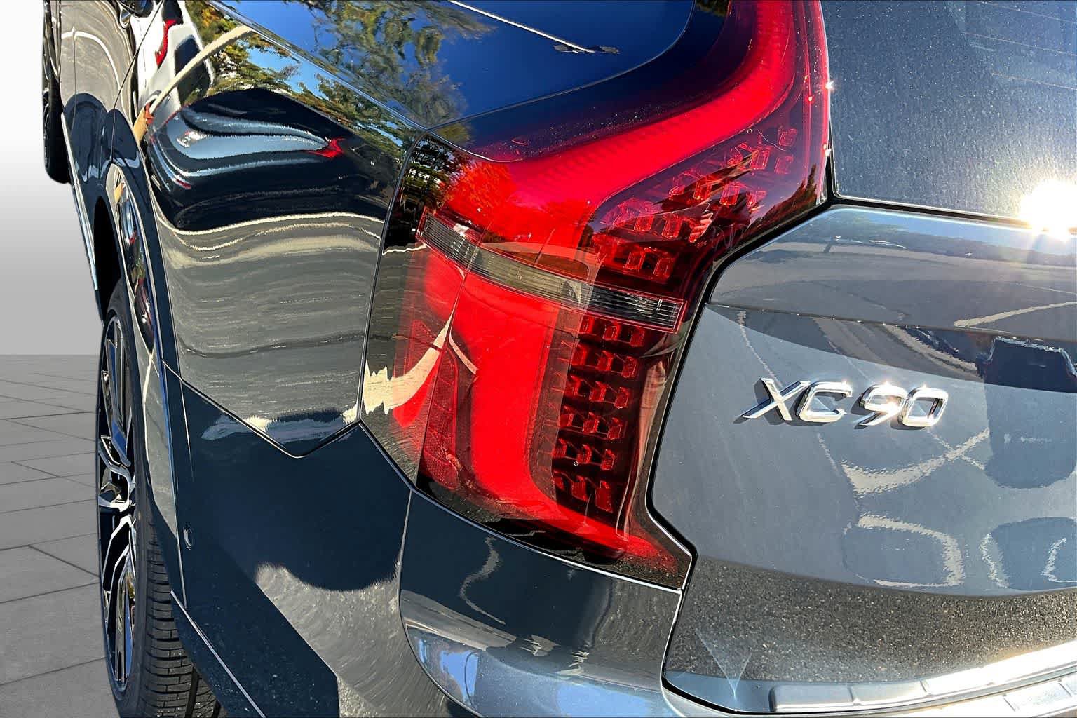 New 2026 Volvo XC90 B6 Plus w/ Protection Package Premier AWD/4WD image 5