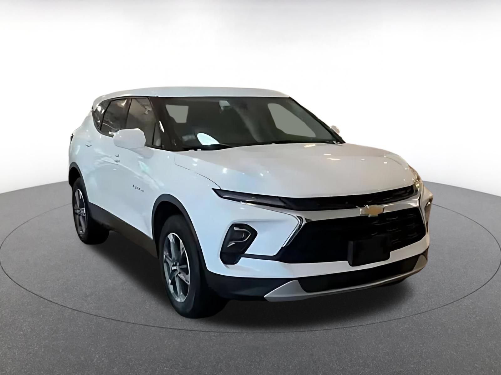 Used 2025 Chevrolet Blazer LT FWD image 3