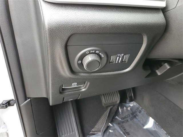 Used 2023 Jeep Grand Cherokee Laredo w/ Luxury Tech Group I image 23