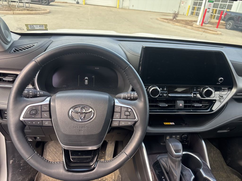 Used 2023 Toyota Highlander Limited image 5
