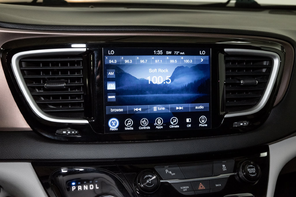 Used 2017 Chrysler Pacifica Touring-L FWD image 15