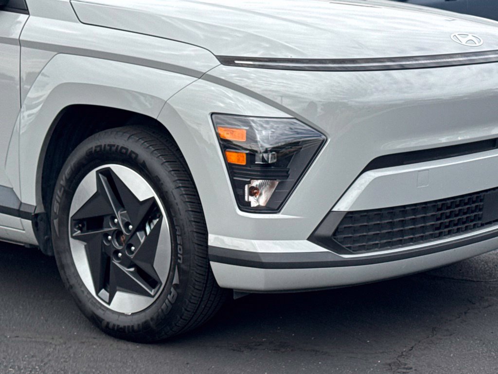 Used 2024 Hyundai Kona SEL FWD image 2