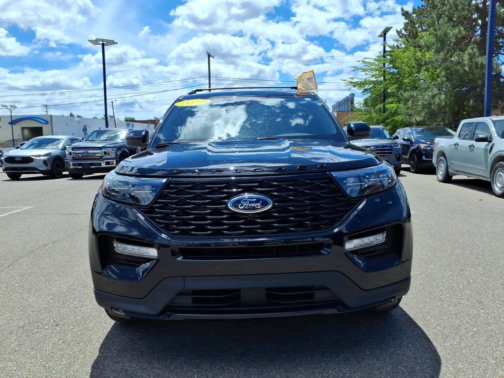 Certified 2023 Ford Explorer ST-Line AWD/4WD image 2