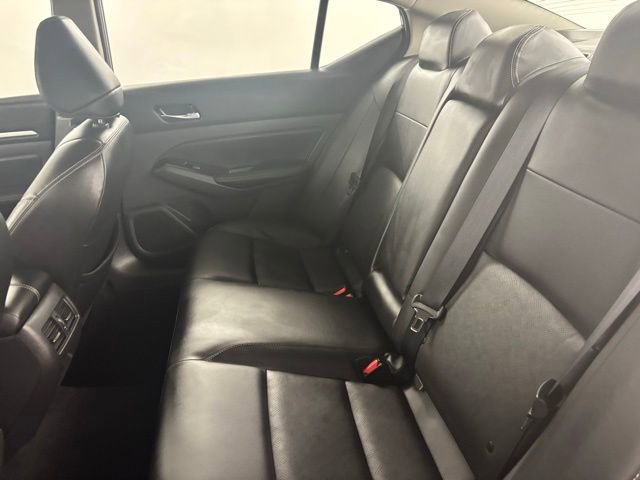 Used 2024 Nissan Altima 2.5 SL FWD image 12