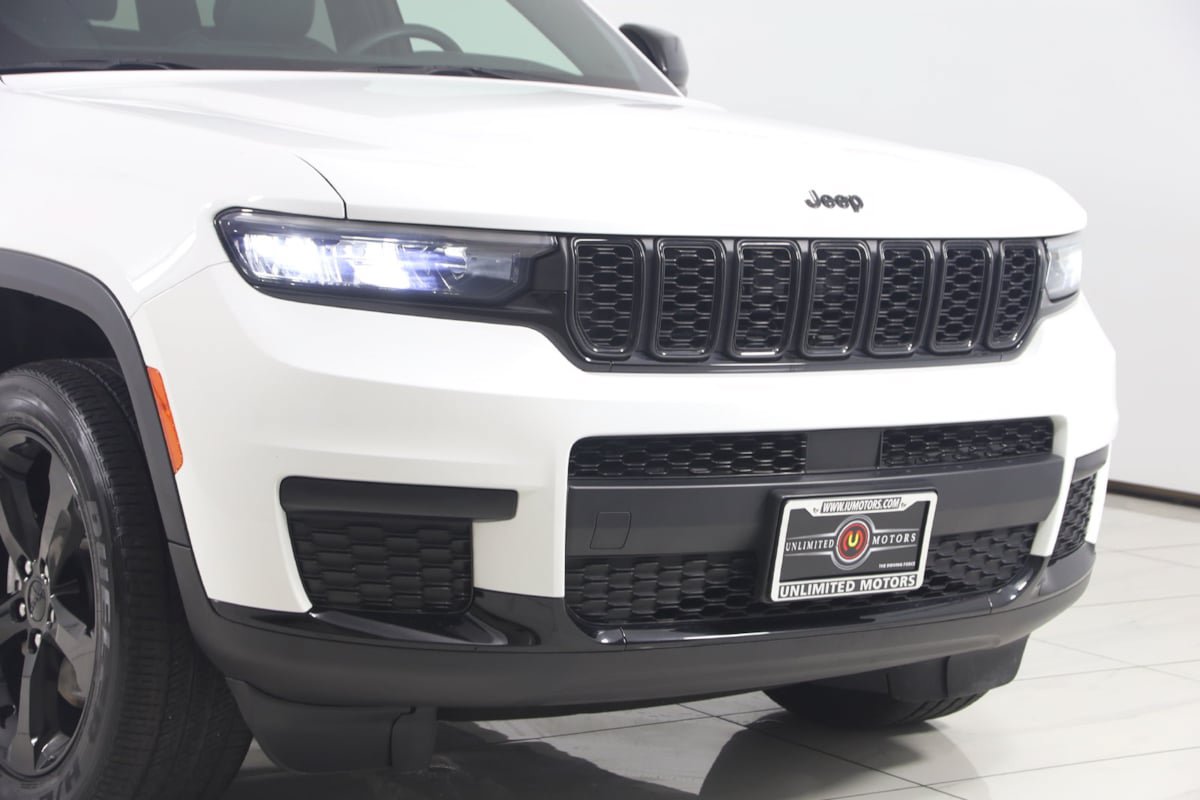 Used 2023 Jeep Grand Cherokee L Laredo AWD/4WD image 31