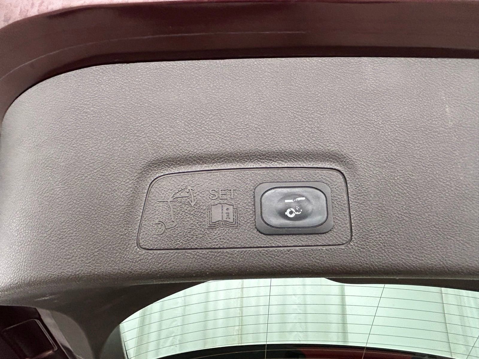 Used 2018 Lincoln MKC Select w/ Select Plus Package image 35