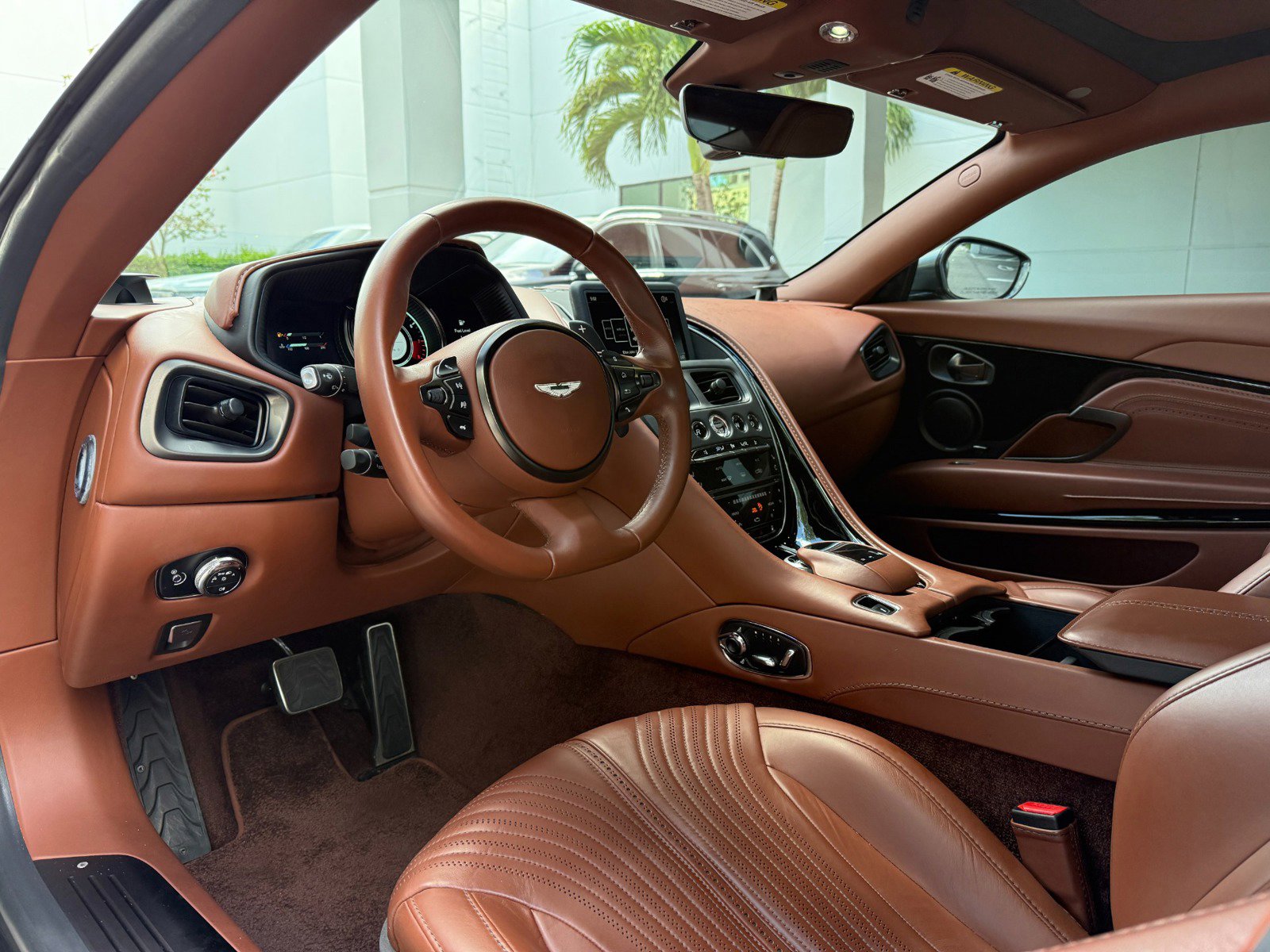 Used 2018 Aston Martin DB11 V12 RWD image 20